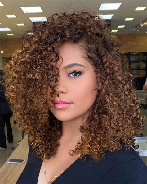 caramel curly hair color ideas